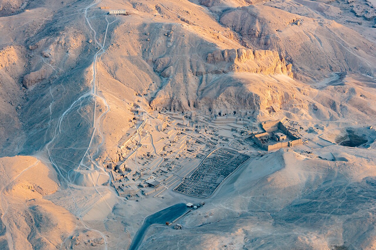 Deir el-Medina, west bank